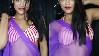 Schöne Rekha Boi In Einem Heißen Saree