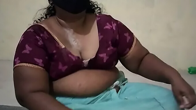 Remaja India Dengan Payudara Besar Menjilat Vagina Di Coimbatore