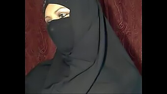 Halleema Al-Beydoun, Eine Scharfe Muslimische Schönheit, Vor Der Webcam Unter Xxxcams.5v.Pl