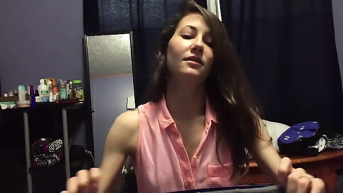 Amateur Girl Gives An Amazing Blowjob