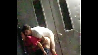 Casal Interracial Fica Safado Com Mulher Madura E Gozada Interna