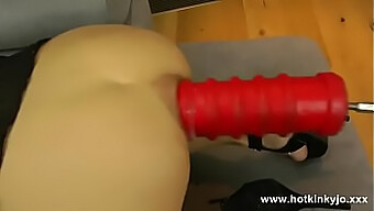 Extremes Analspiel Mit Einem Riesigen Dildo In 480p Hd