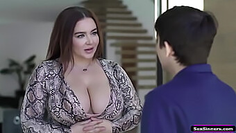 Prsata Milfka Sa Pomstí Mladšiemu Chlapovi V Hd Videu