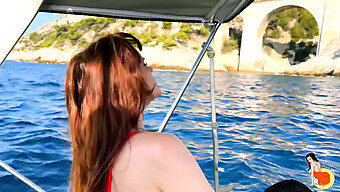 Stacy, En Fantastisk Brunette, Engagerer Sig I Intens Samleje På En Yacht