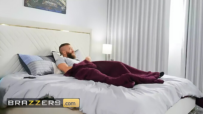 Indica Flowers Versauter Dreier Mit Xander Corvus Und Ihrem Stiefvater In Hd-Video