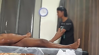 Uma Cena De Massagem Com Final Feliz Que Não Pretendia Ser Assistida Por Outros.