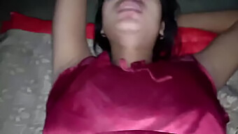 Gadis Remaja Memberikan Blowjob Dan Menunggangi Kontol Pacarnya Dalam Video Hd