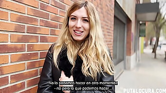 Una Rubia Encantadora Es Tentada En La Calle Por Dinero Para El Coito