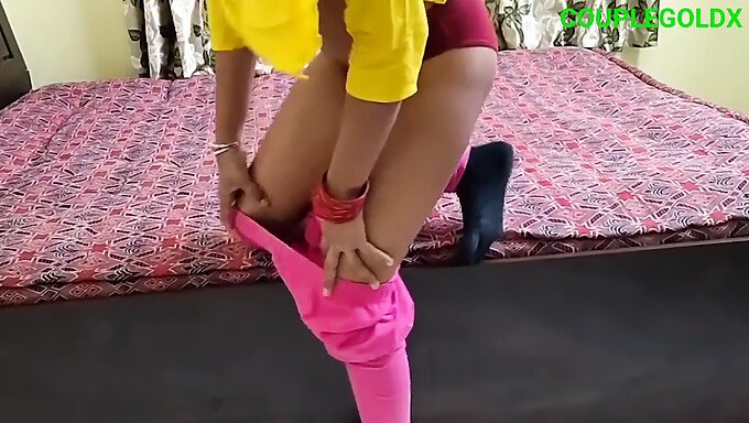 La India Bhabhi Se Corre Amarilla