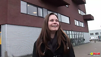 Amateur Nederlandse Babe Geniet Van 69 En Grote Cumshots