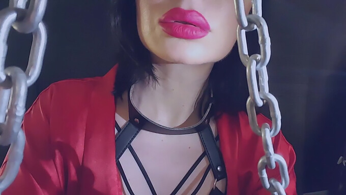 Mistress Emma'Nın Bdsm Kraliçesi Hakimiyeti Altında Dildo Ve Yüz Sikişi