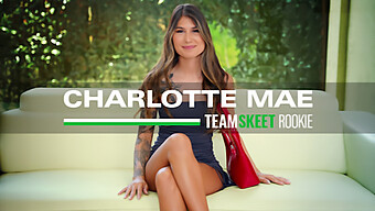 Charlotte Mae เริ่มต้นด้วยใบหน้ายุ่งเหยิง