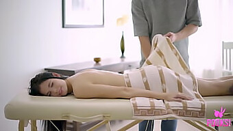 A Morena Curvilínea Sadie Experimenta Um Prazer Intenso Com Uma Penetração Profunda Em Uma Mesa De Massagem