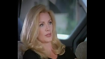 Shannon Tweed Opptrer Sensuelt I 